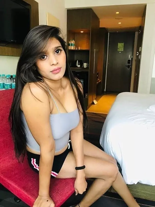 कॉल गर्ल्स सर्विस  कैंडोलिम बीच